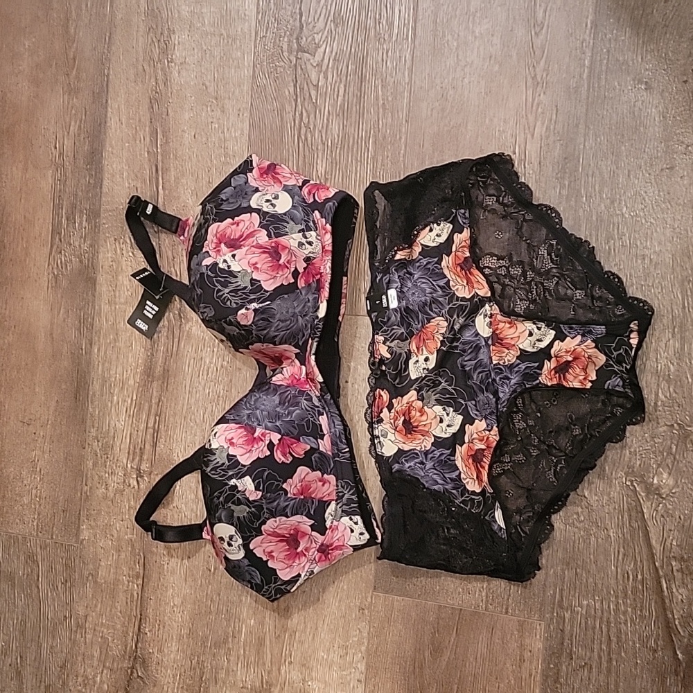 Torrid skull 💀 bra and panty set